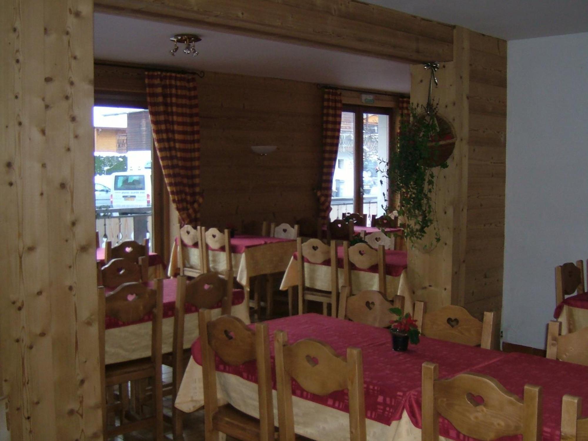 Alpen Roc Hotel Morzine Exterior foto